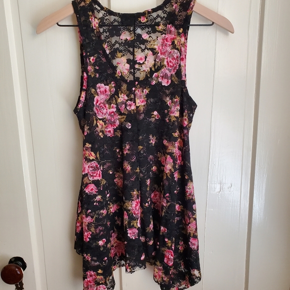 Floral lace tank top - Picture 2 of 3